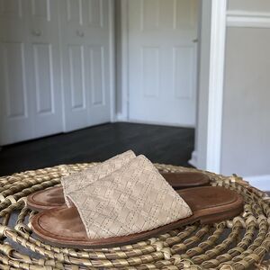 Frye Robin women's leather woven slide flat sandals Beige Tan sz US 7.5